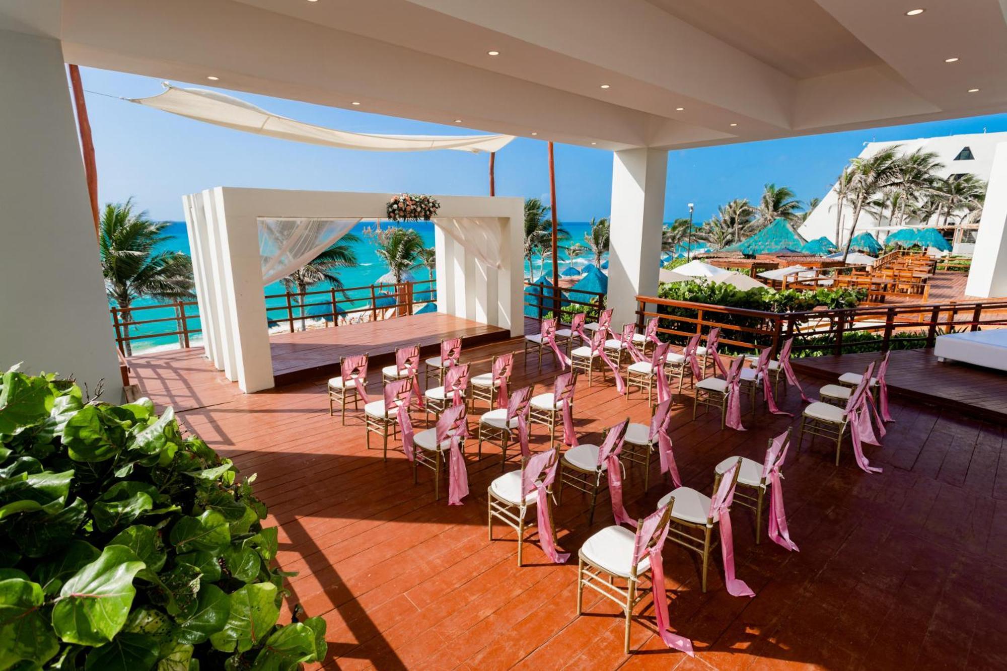 The Pyramid Cancun By Oasis Buitenkant foto Wedding Chapel at the Grand at Moon Palace