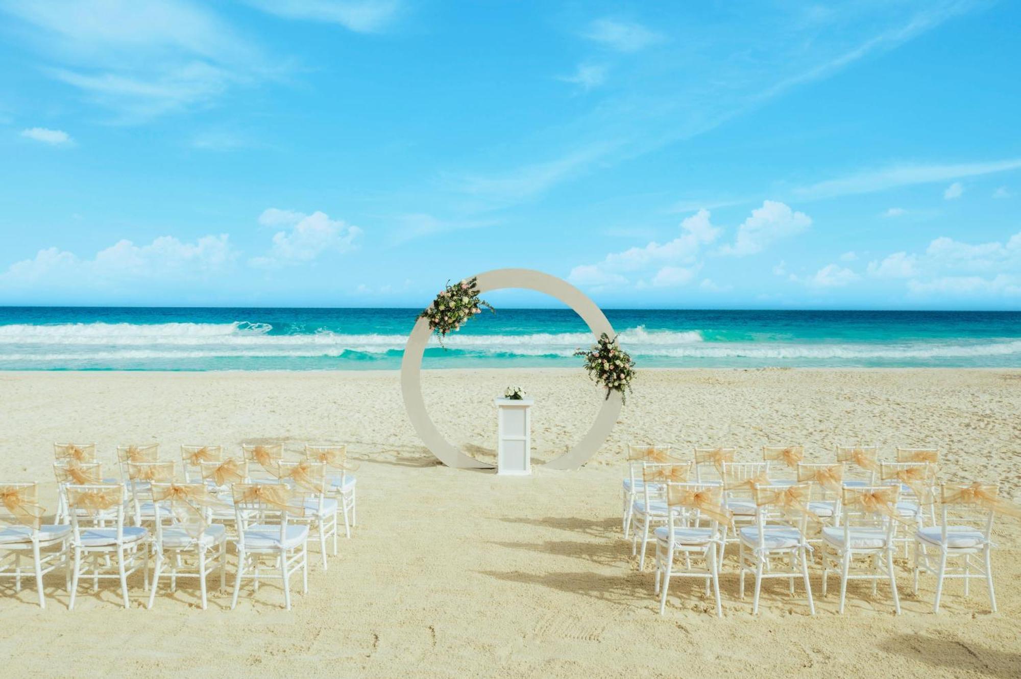 The Pyramid Cancun By Oasis Buitenkant foto Beach wedding