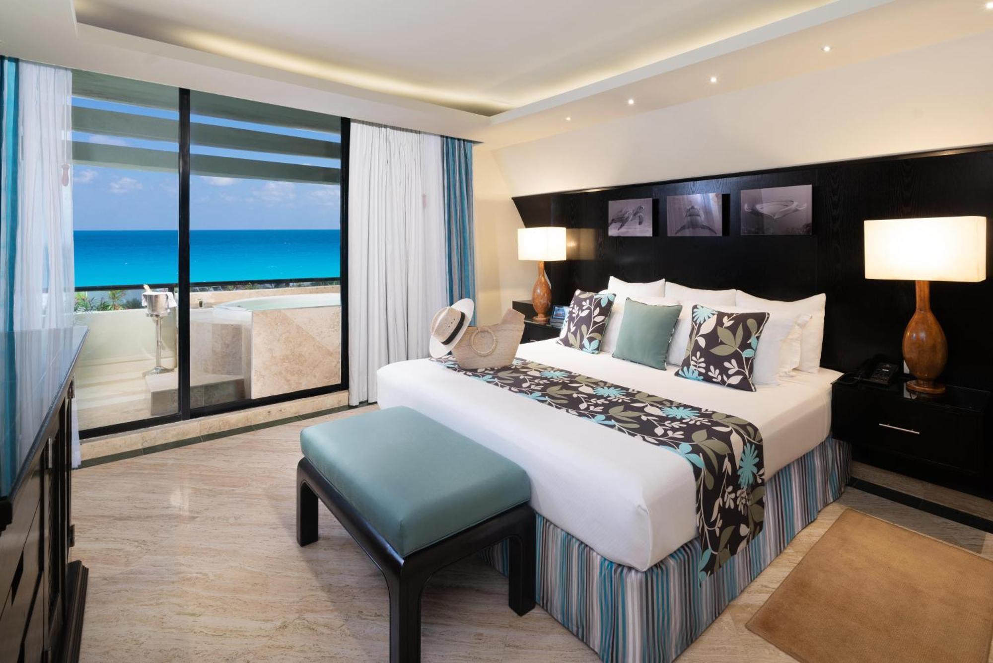 The Pyramid Cancun By Oasis Buitenkant foto A bedroom at the Hard Rock Hotel