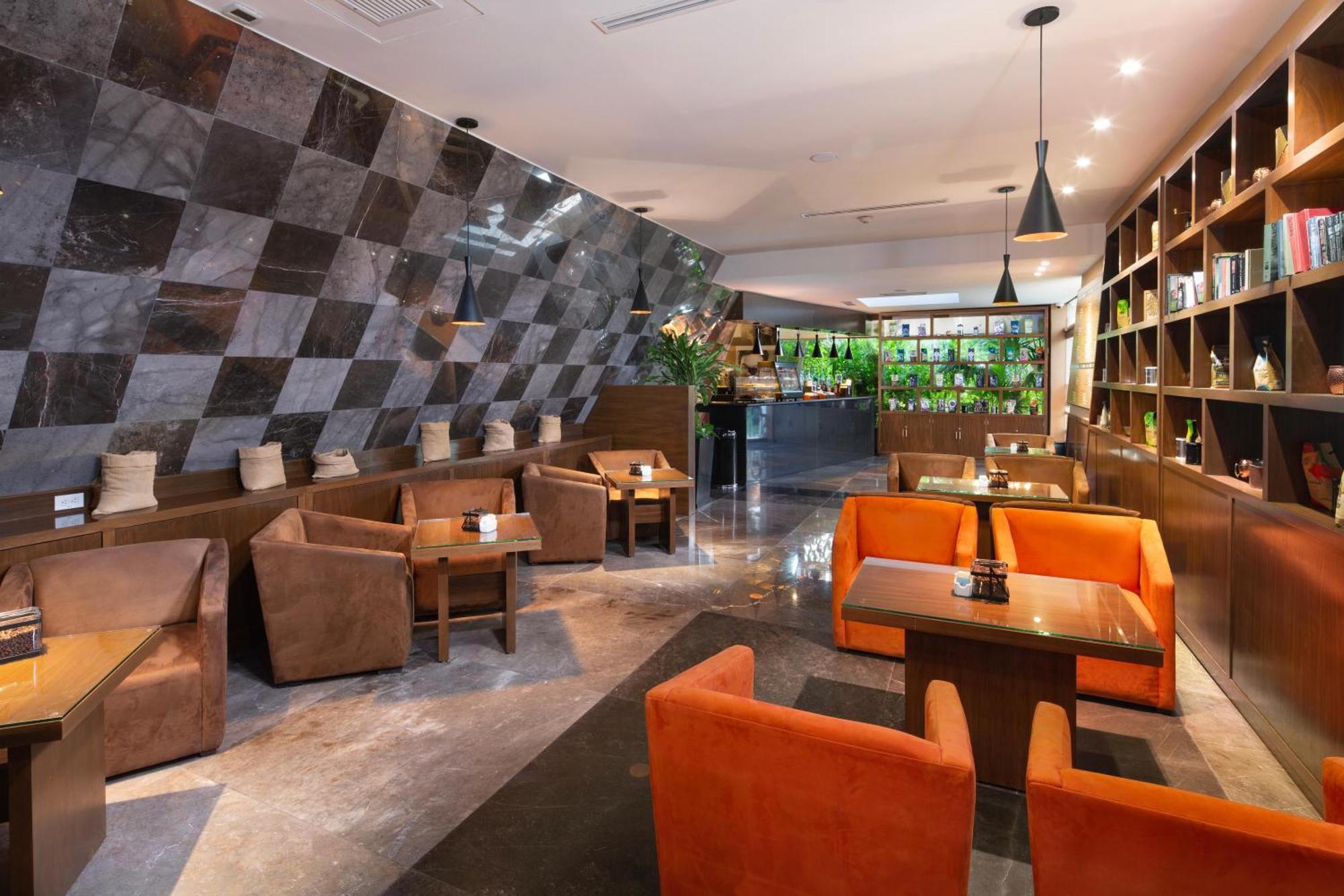 The Pyramid Cancun By Oasis Buitenkant foto The interior of the lounge