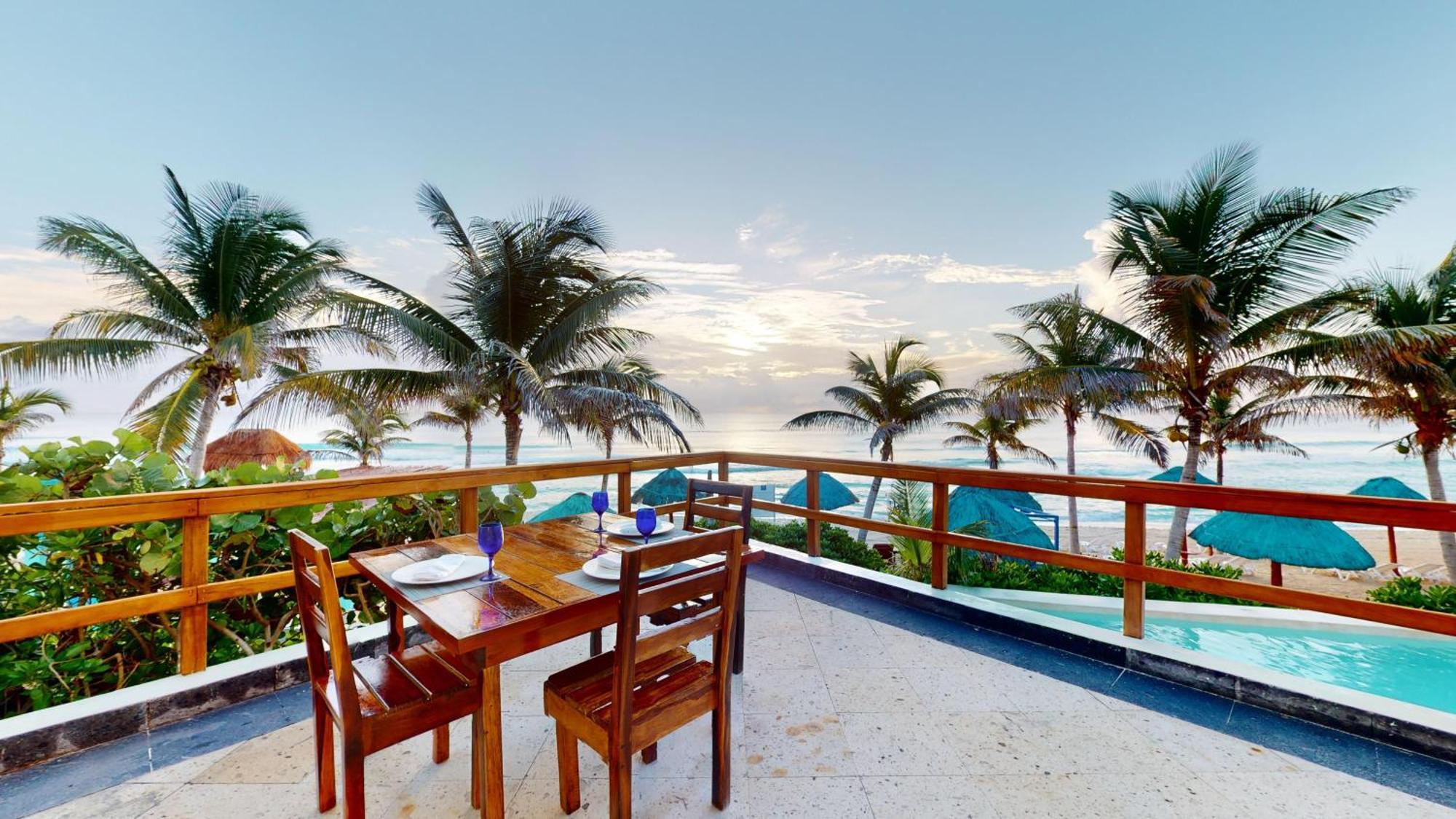The Pyramid Cancun By Oasis Buitenkant foto Beachfront dining at the Grand Palladium Resort & Spa, Playa del Carmen, Mexico