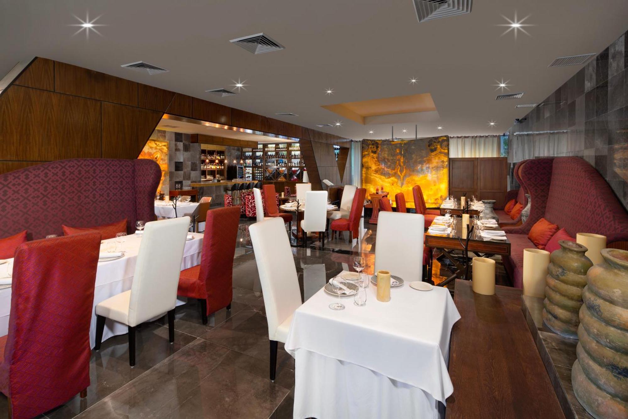 The Pyramid Cancun By Oasis Buitenkant foto Interior of the restaurant