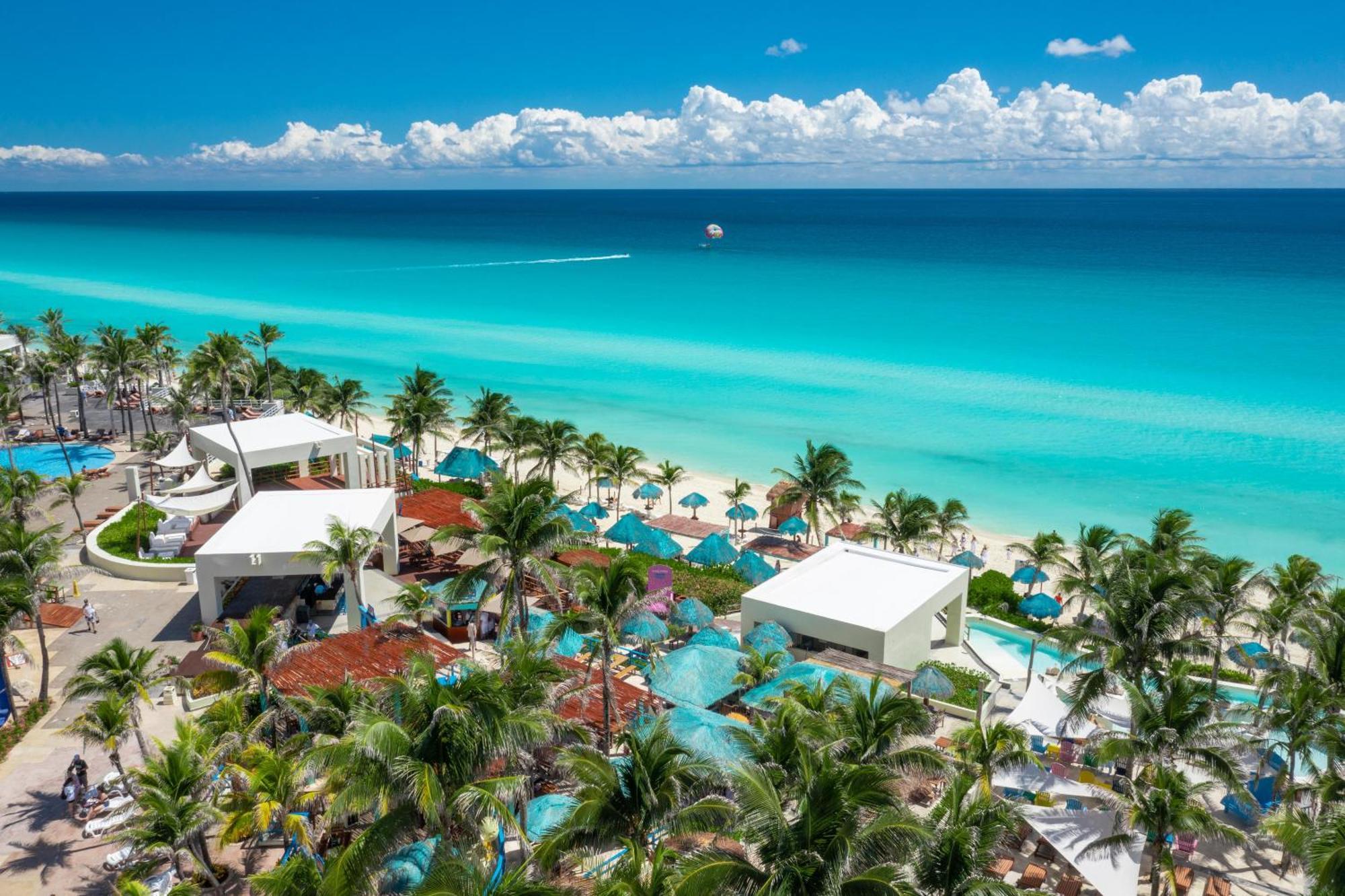The Pyramid Cancun By Oasis Buitenkant foto Aerial view of the resort