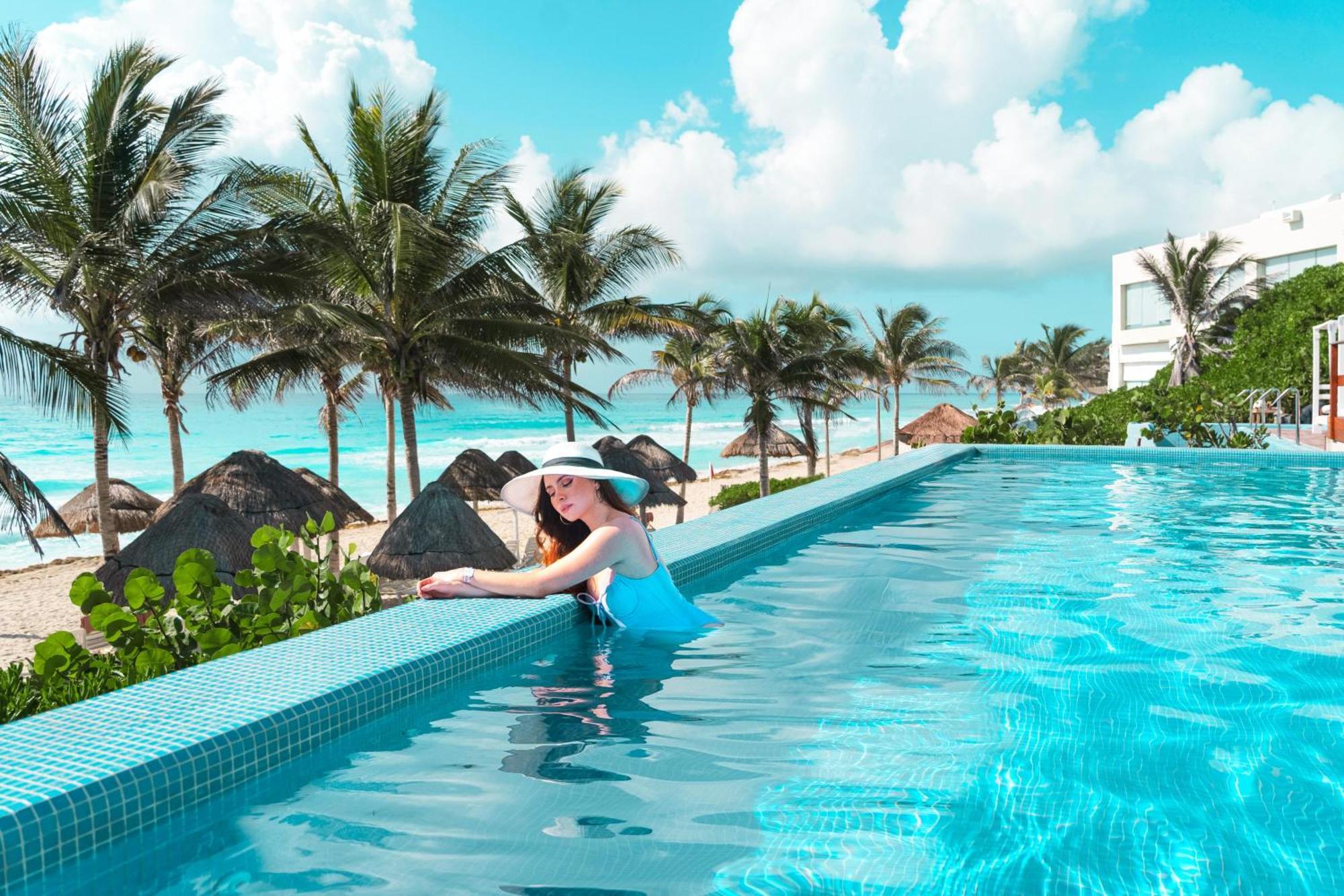 The Pyramid Cancun By Oasis Buitenkant foto Infinity pool at the Grand at Moon Palace, Cancun, Mexico